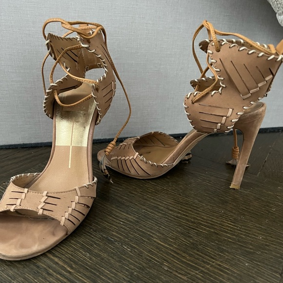 DOLCE VITA TAN FEATHER TIE HEELS WOMENS SIZE 6.5 - Picture 3 of 4